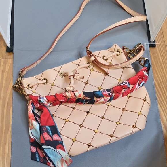 Charles & Keith Tan Quilted Bucket Bag Nwot - Picture 5 of 8